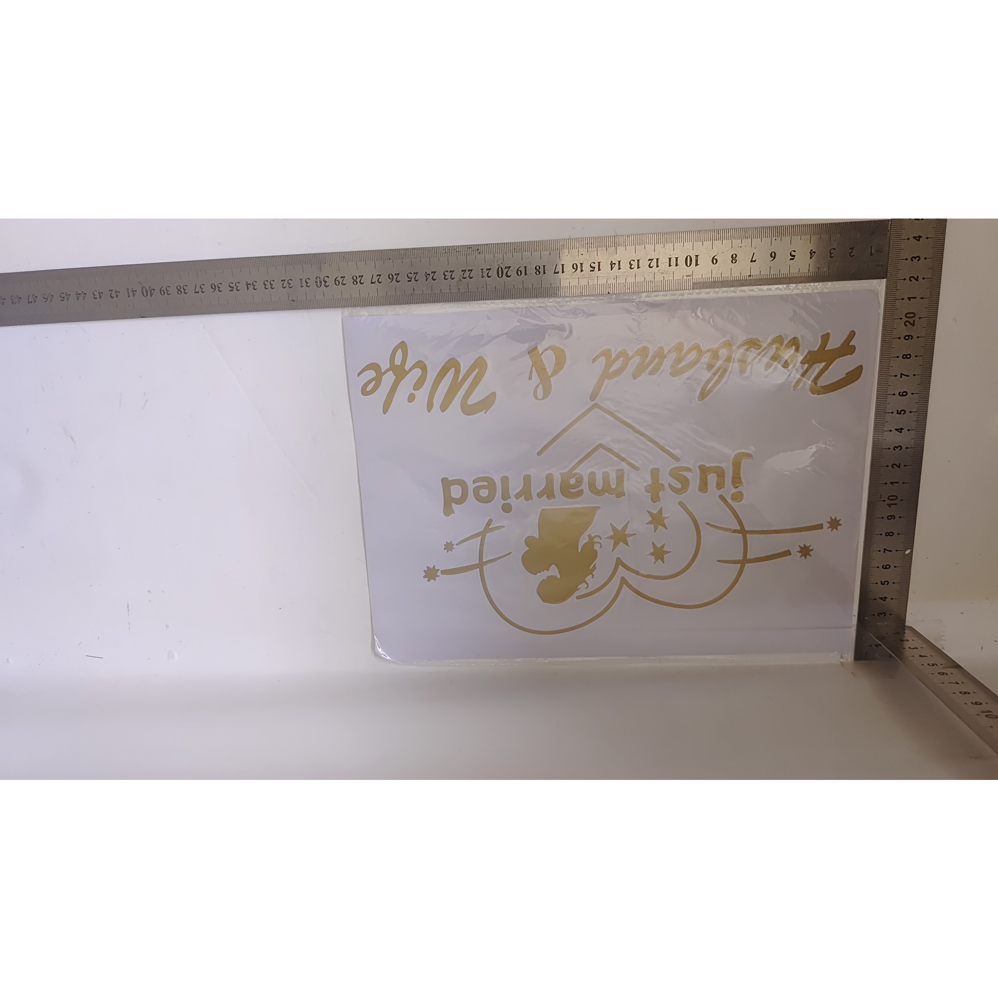 Sticker Autocolant, Tematica Nunta, Model Indragostiti, cu Scris Just Married Husband&amp;Wife, 21x29 cm, Auriu [1]