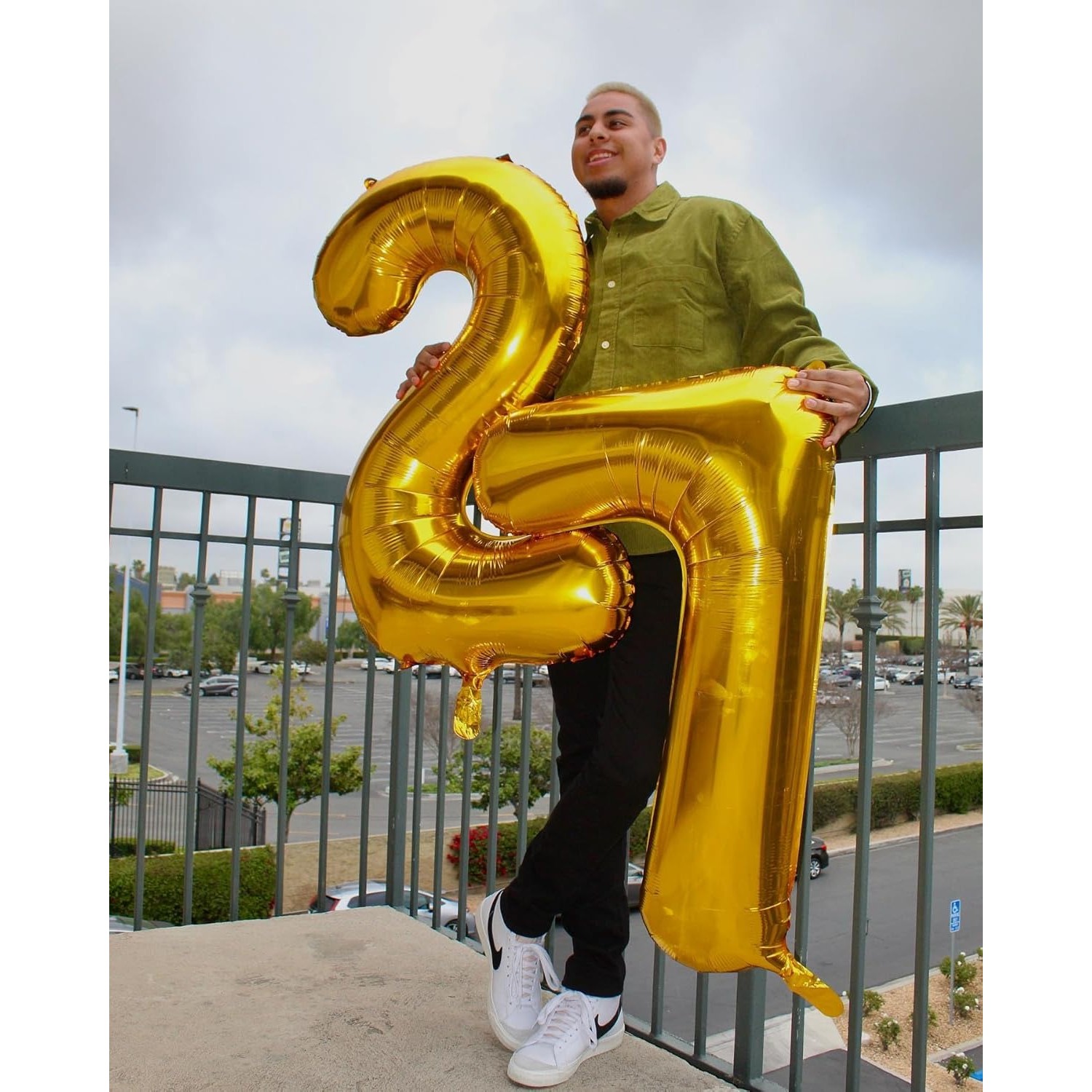 Balon din Folie Metalizata Figurina Cifra, Tema Aniversare 80 cm, Ambalaj Individual, Pai inclus, Umflare cu Aer sau Heliu, Auriu, Cifra 2 [6]