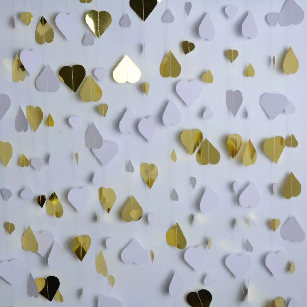 Banner cu Inimioare, Tip Franjuri, 4 m, Rola de Ata Inclusa, Auriu/Alb [4]