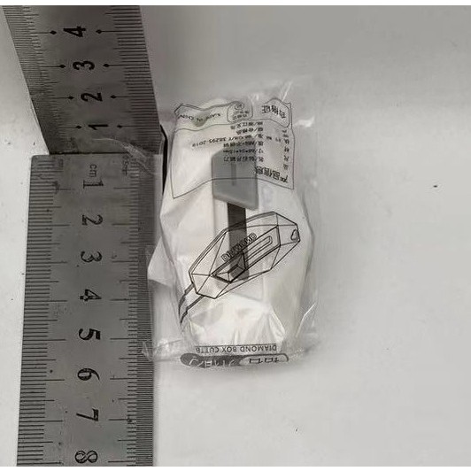 Cutter pentru Cutii, Varf Rotunjit si Zimtat, Tip Breloc, 6.5x3.5 cm, Alb [1]