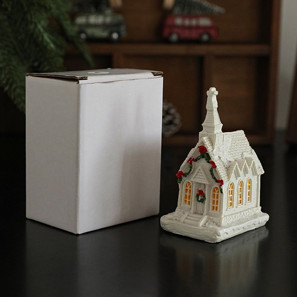 Decoratiune Ornament de Craciun, Biserica de Craciun din Rasina, Model Biserica Mica Iluminata din Interior, 8.8 x 6 x 4.5 cm, Alb [4]