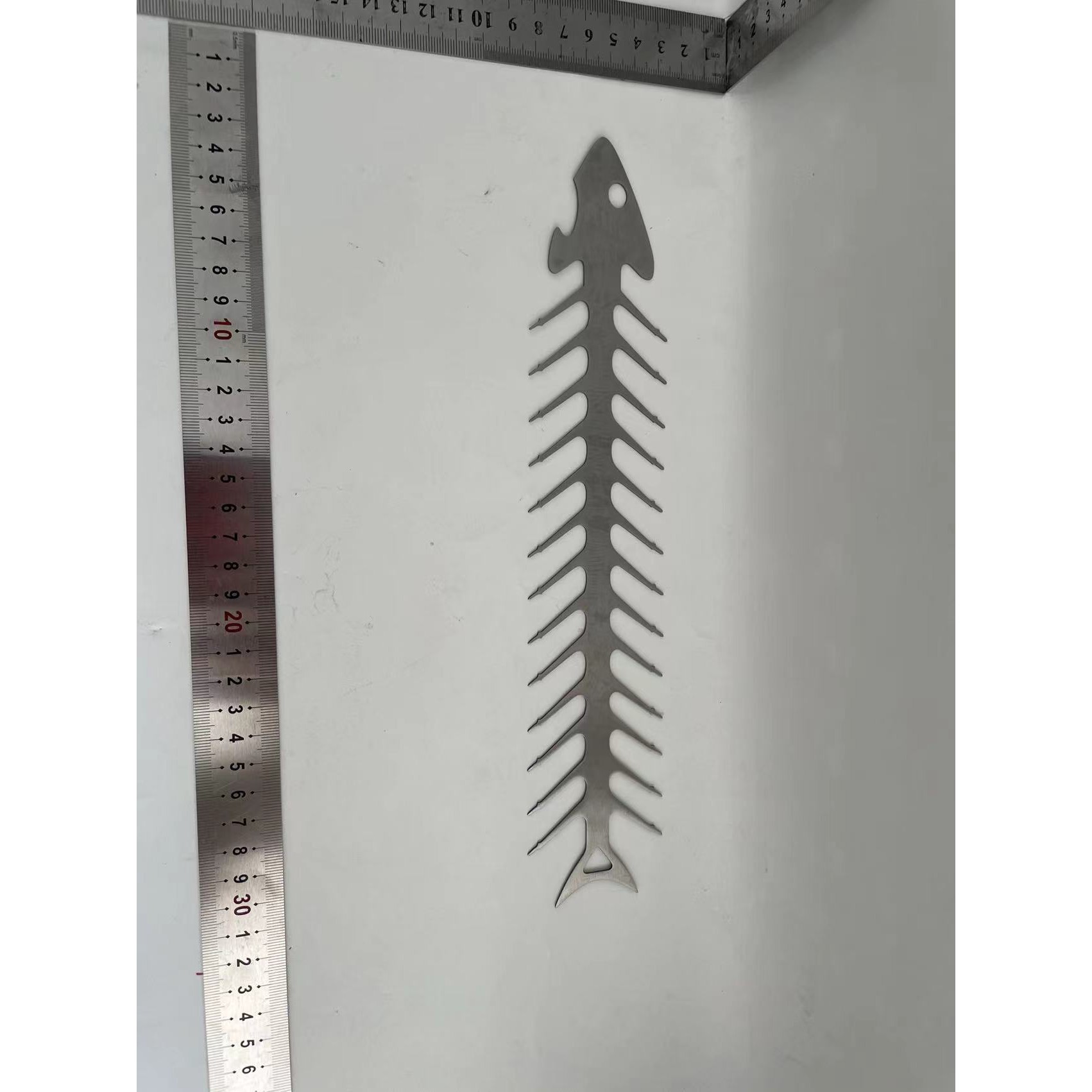 Forma pentru Frigarui, Model Oase de Peste, din Otel Inoxidabil, Instrument pentru Gratar, BBQ, cu Deschizator de Sticle, 30x6 cm, Argintie [1]