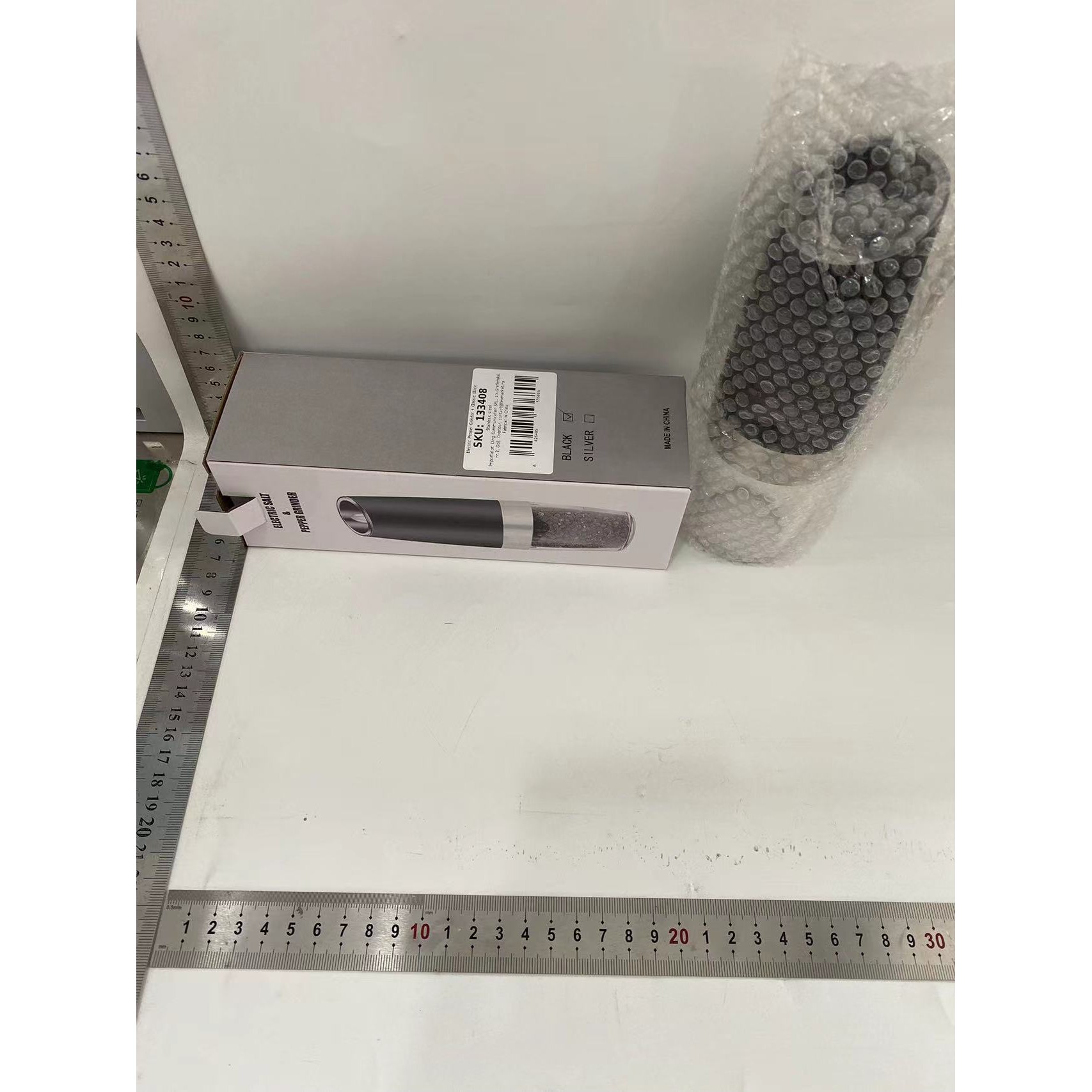 Rasnita Electrica Sare si Piper, cu Camera Depozitare Transparenta, Macinare, Functionare pe Baterii, cu Lumina, ABS, 20x6.5 cm, Negru/Transparent [1]