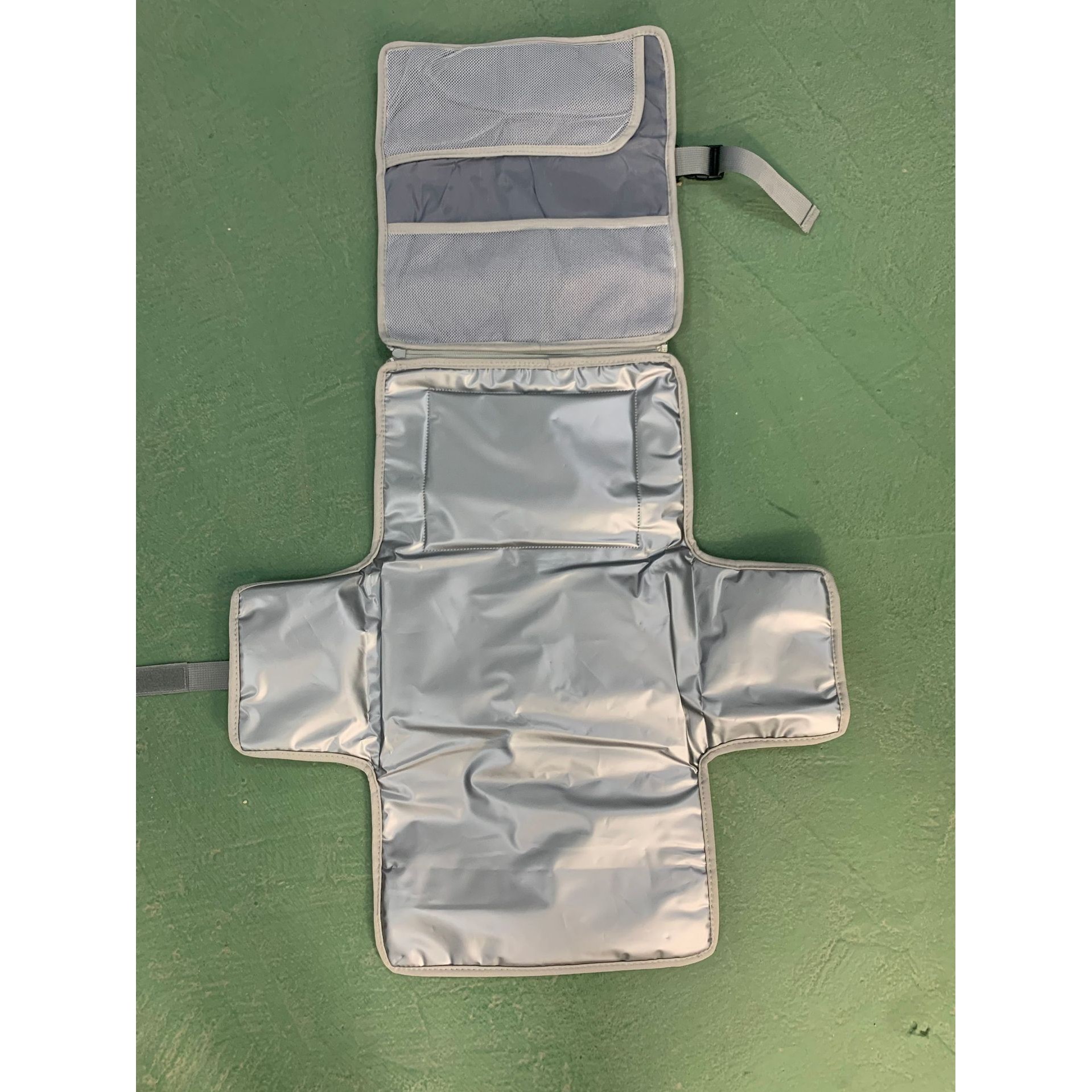 Geanta Multifunctionala, Tip Aleza de Schimbat Scutece, Impermeabila, din Panza Oxford, cu Buzunare, Usor de Agatat, 30 x 20 cm, Gri [2]