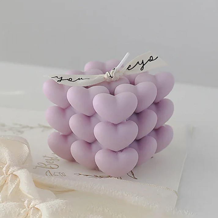 Lumanari - Lumanare Parfumata Decorativa, Model Abstract Cub din Inimioare, Lumanare pentru Diferite Ocazii, 6 x 5.5 cm, Aroma de Lavanda, Mov