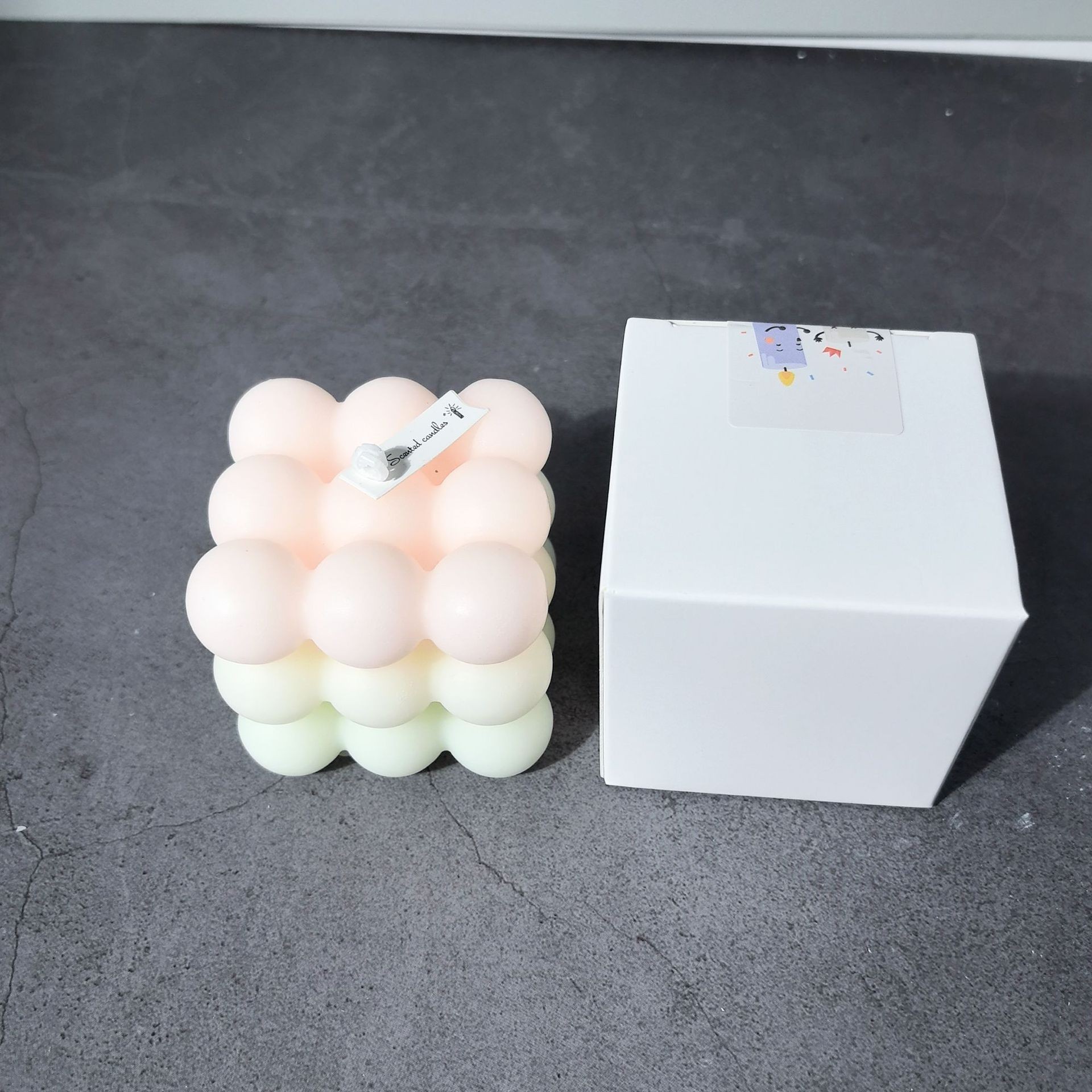 Lumanare Parfumata, din Ceara De Soia, Model Cub, Gradient in 3 Culori Pale, 6x6x6 cm, Aroma de Piersici, Bej [1]