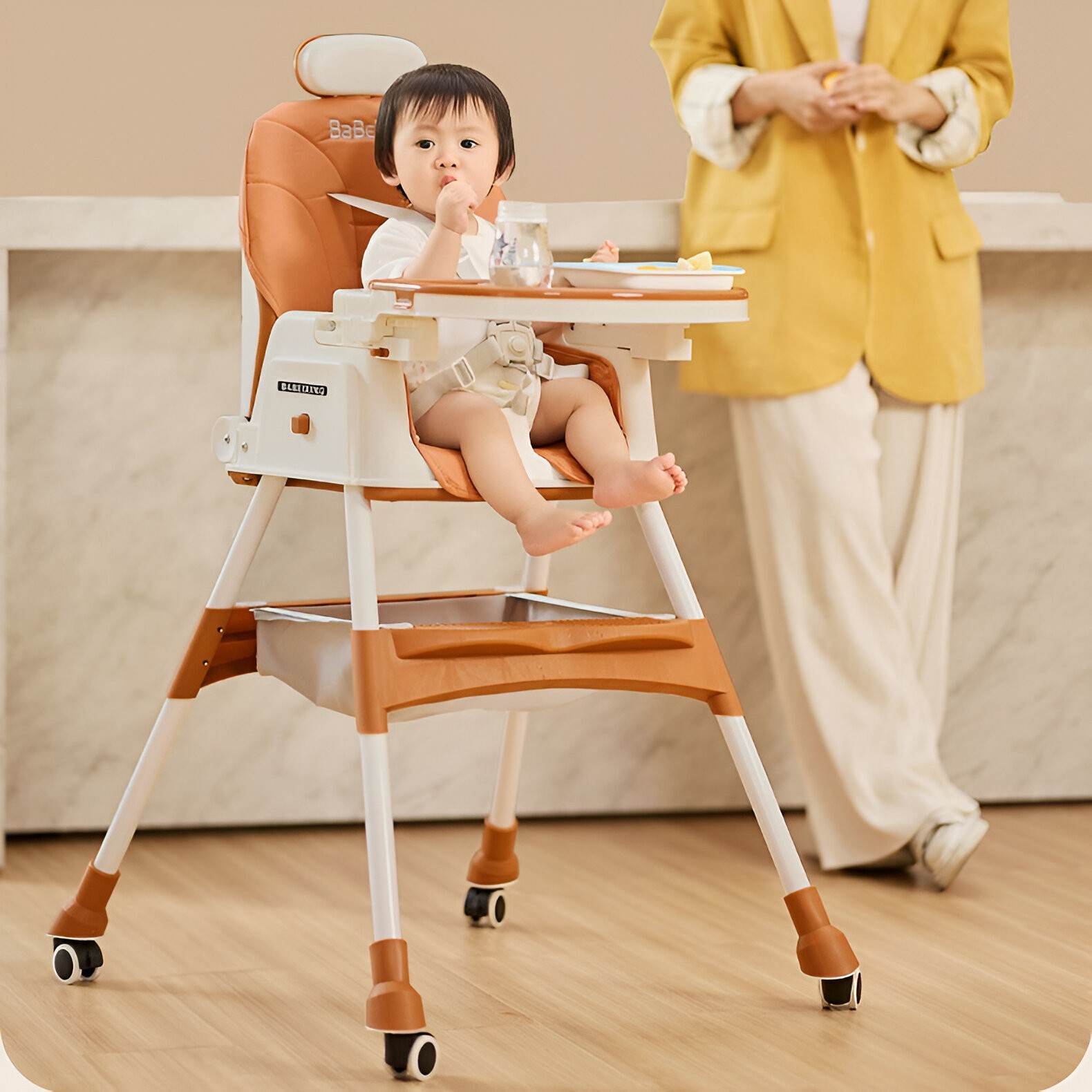 Scaun de Masa pentru Bebelusi si Copii cu Roti, cu Tetiera, Telescopic, Pliabil, Masuta Reglabila, Suport Picioare, Scaun cu Invelis Piele Artificiala, Centura Siguranta, Spatiu Depozitare, 97 x 73 x 65 cm, Maro [7]