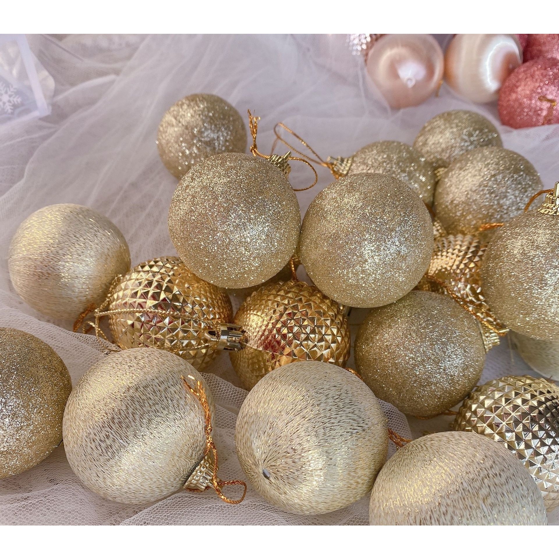 Set 12 Globuri de Craciun, pentru Brad, Model cu Glitter, Lucioase si Mate, Auriu [1]