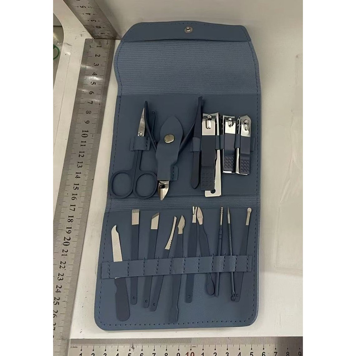 Set 16 Piese de Ingrijire Cosmetica, pentru Manichiura, Pedichiura, Fata, Geanta Organizatoare din Piele Ecologica Inclusa, Albastru [9]