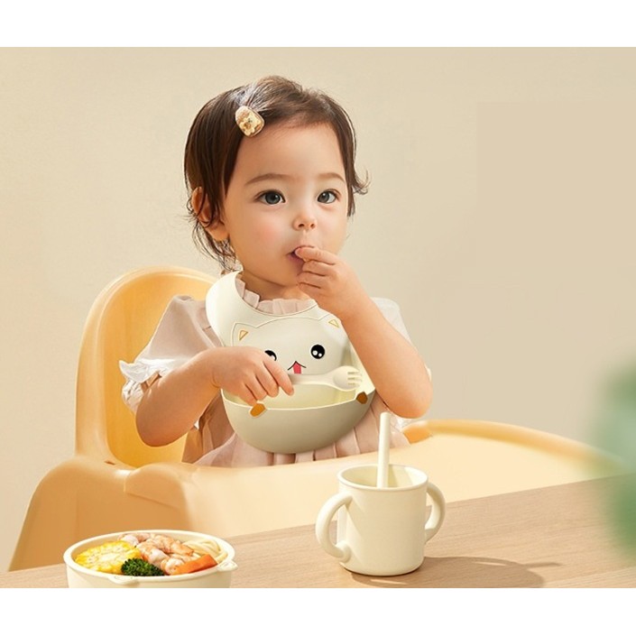 Set 2 Piese Hranire Bebelusi si Copii, Cana cu Capac si Pai, din Silicon, fara BPA, de la 12 Luni, Model Pisicuta, 12 x 9.5 x 11 cm, Bej [2]