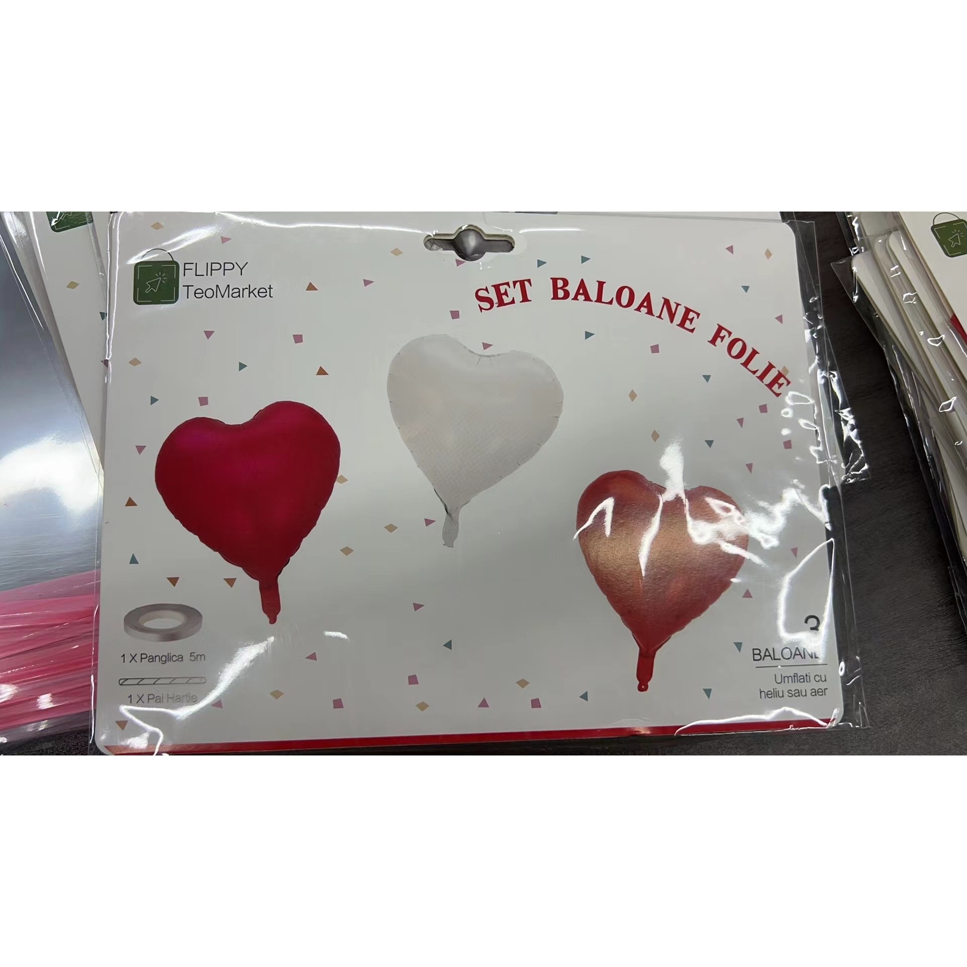 Set 3 Baloane din Folie Metalizata, Model Inimi, Tema Ziua Indragostitilor, 45 cm, 2 Rosii, 1 Alb, Ambalaj Individual, Pai Inclus, Umflare cu Aer sau Heliu, Alb/Rosu [4]