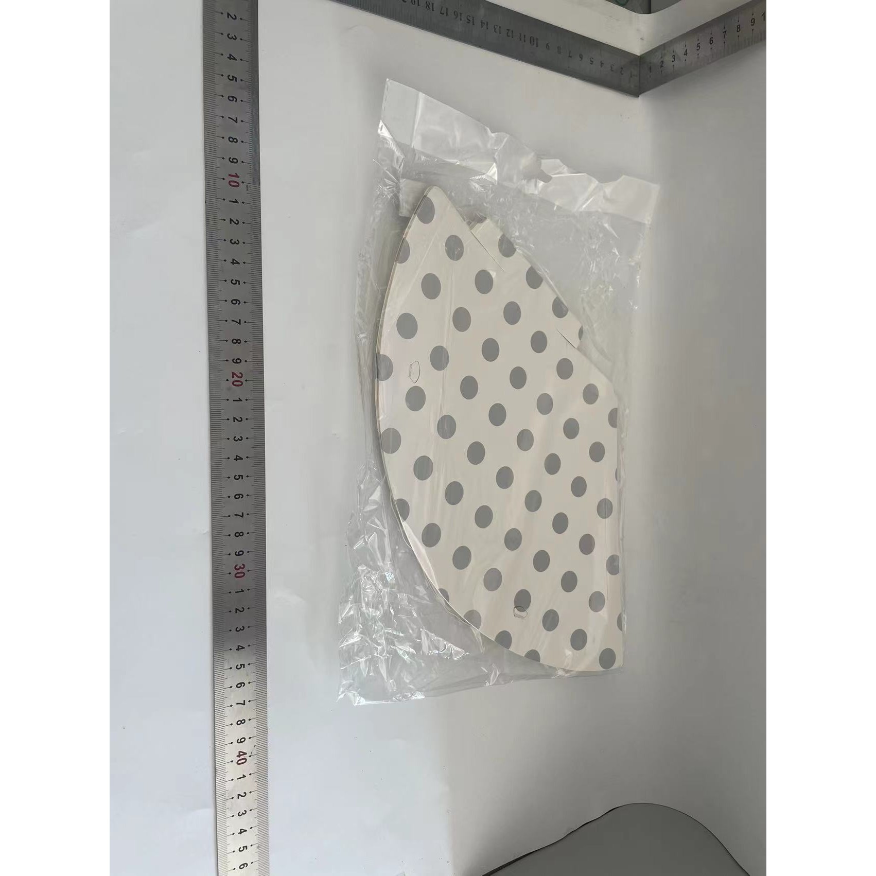 Set 6 Coifuri Metalizate, pentru Petrecere, Tematica Aniversare, Model Buline, 20 cm, Argintiu [1]