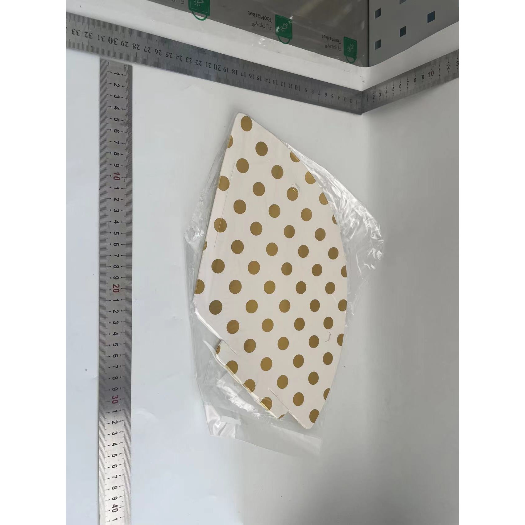 Set 6 Coifuri Metalizate, pentru Petrecere, Tematica Aniversare, Model Buline, 20 cm, Auriu [1]