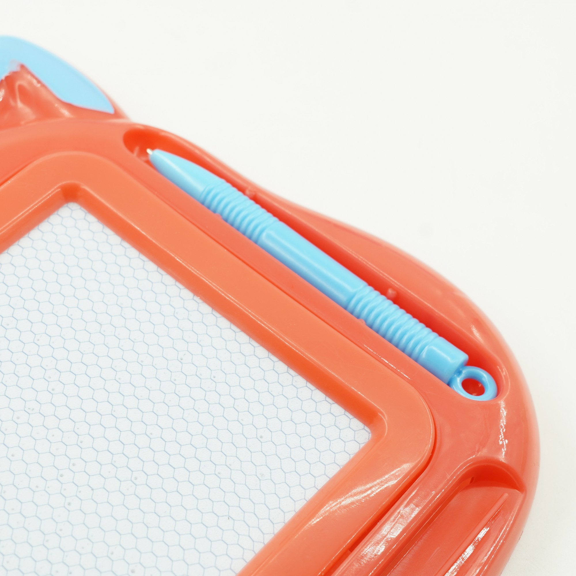 Tablita Magnetica de Scris si Desenat, Model Pisica, cu Creion, Dimensiuni 23.2x18.5 cm, Suprafata Desen 14.6x10.4 cm, Dezvolta Imaginatia si Creativitatea, Incurajeaza Exersarea Scrisului, Rosu [2]