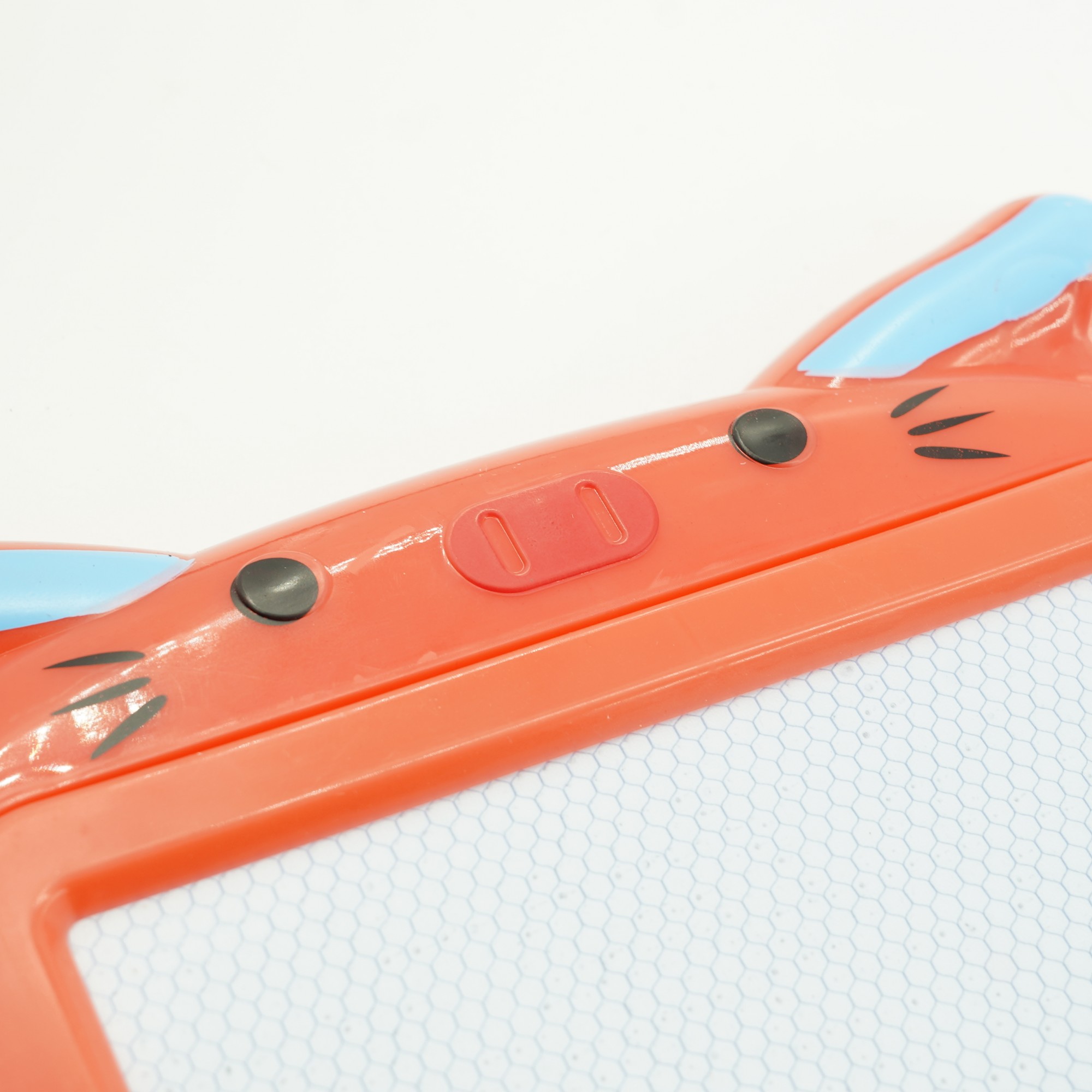 Tablita Magnetica de Scris si Desenat, Model Pisica, cu Creion, Dimensiuni 23.2x18.5 cm, Suprafata Desen 14.6x10.4 cm, Dezvolta Imaginatia si Creativitatea, Incurajeaza Exersarea Scrisului, Rosu [1]