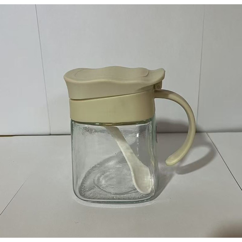 Recipient Condimente, din Stilca, 180 ml, cu Maner si Lingurita, 11.3 x 8.2 cm, Capac Ondulat, Alb [1]