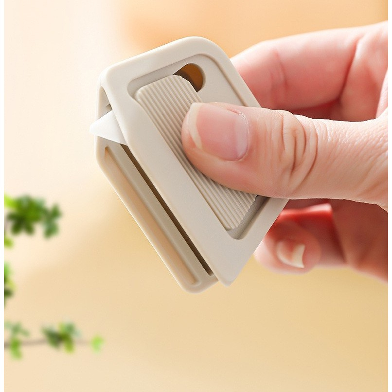 Cutter Portabil, din ABS, Magnetic, Lama Ceramica, Autoretractabila, Universal, Alb [6]