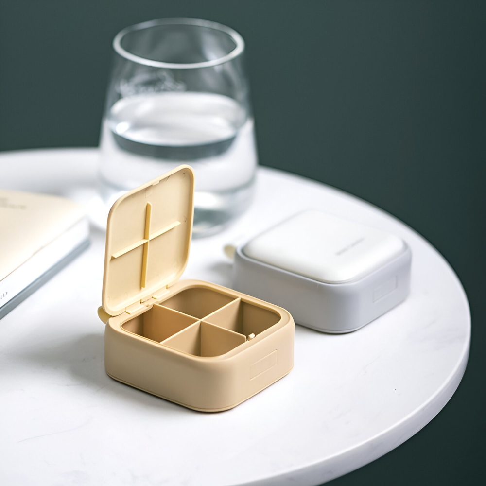 Cutie Depozitare Medicamente Mini, 4 Compartimente, Inchidere Etans, Portabila, Patrat, Galben, PP, 7.5x7.5x3 cm [7]