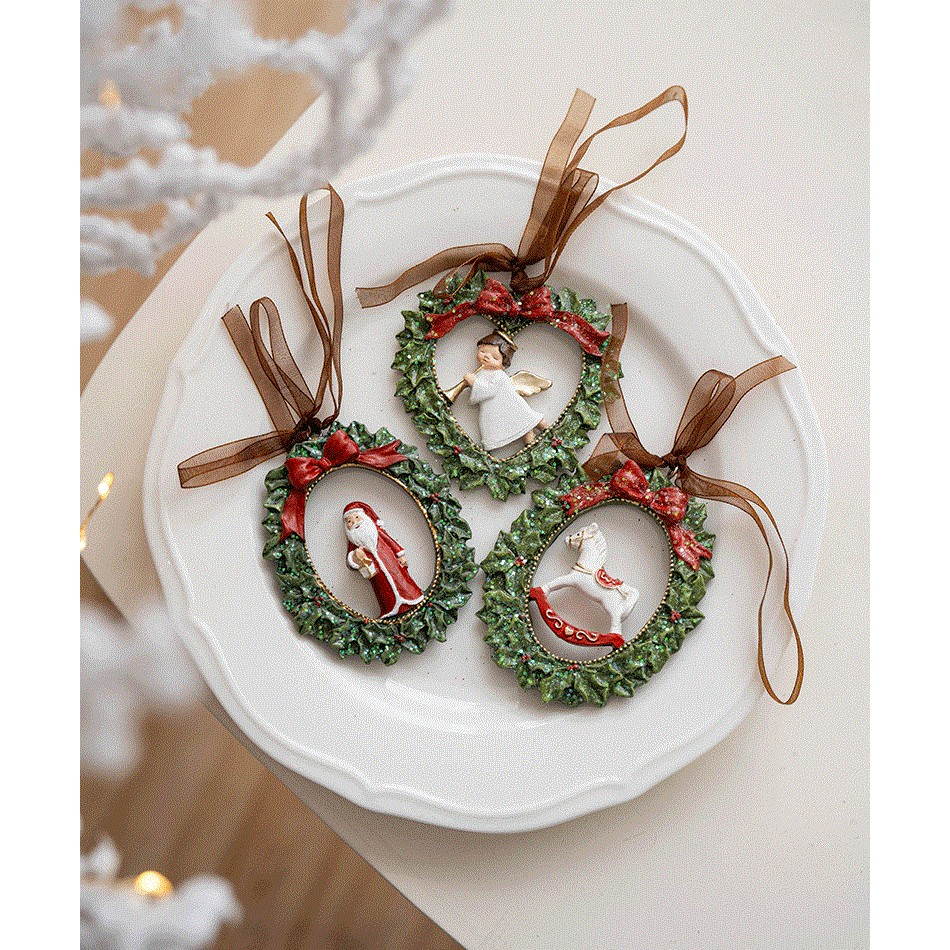 Decoratiune de Craciun, pentru Brad, Model Ghirlanda cu Mos Craciun, 8 x 6.5 cm, din Rasina, Multicolor [4]