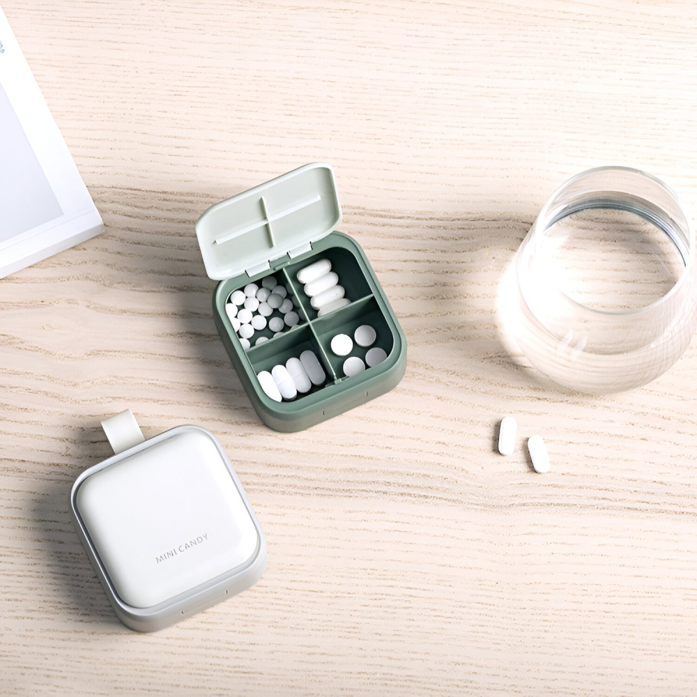 Cutie Depozitare Medicamente Mini, 4 Compartimente, Inchidere Etans, Portabila, Patrat, Gri, PP, 7.5x7.5x3 cm [4]