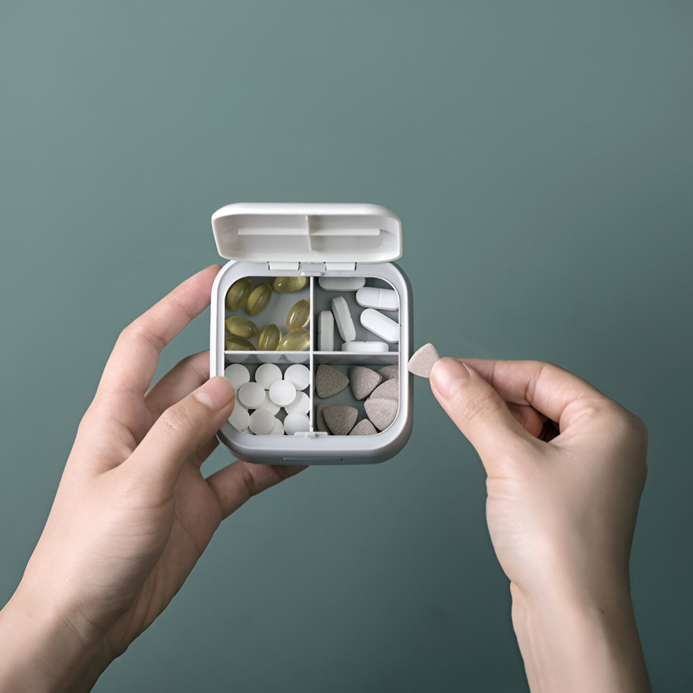 Cutie Depozitare Medicamente Mini, 4 Compartimente, Inchidere Etans, Portabila, Patrat, Gri, PP, 7.5x7.5x3 cm [3]