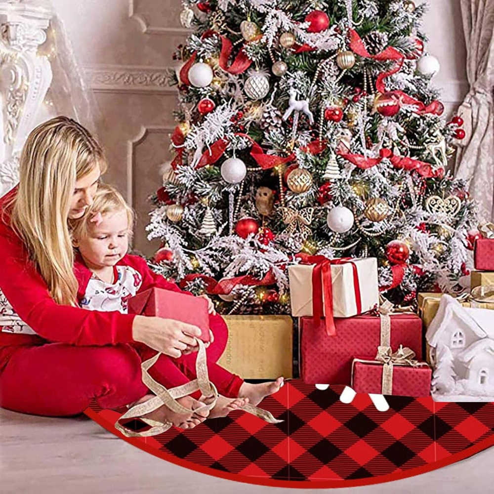 Covoras pentru Bradul de Craciun, din Tesatura Pufoasa, cu Fundite de Prindere, Model Fulg de Nea, Carouri Rosu/Negru, Diametru 90 cm [8]