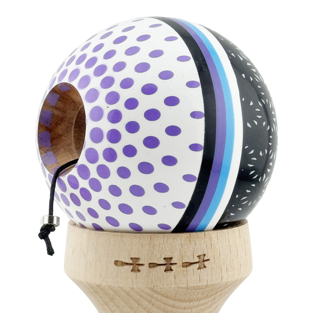 Kendama X Originala, Profesionala, RAINDROPS, Super Sticky cu Cupe Mari KING SIZE V3, Gaura in Baza, Rulment Metalic, din lemn 18 cm, Ata 62/65 cm, Alb/Negru/Mov [7]