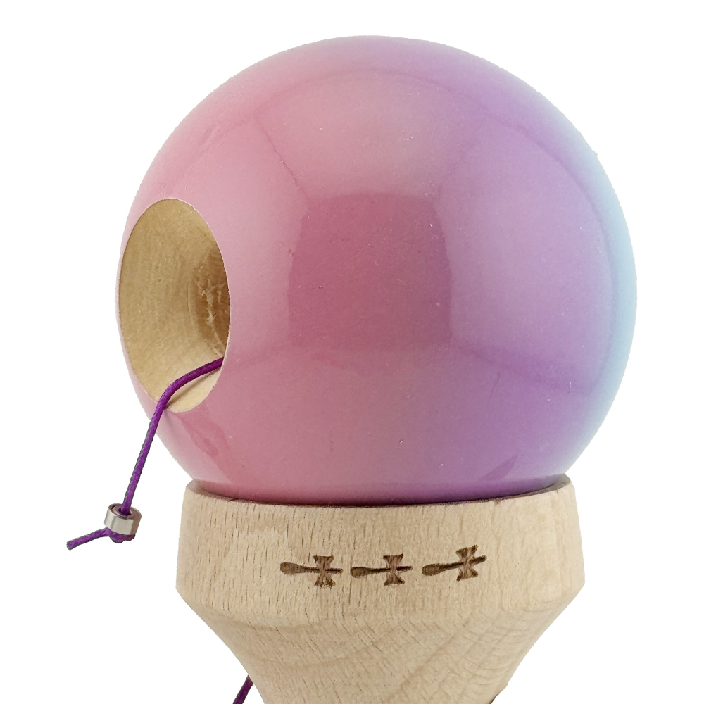 Kendama X Originala, Profesionala, Super Sticky cu Cupe Mari KING SIZE V3, Gaura in Baza, Rulment Metalic, din lemn 18 cm, Ata 62/65 cm, Gradient Albastru/Mov/Roz [7]