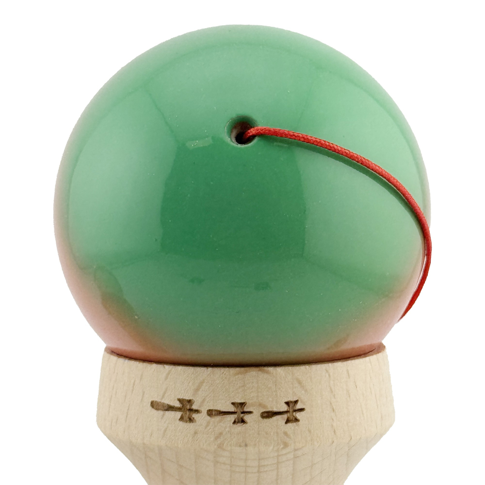 Kendama X Originala, Profesionala, Super Sticky cu Cupe Mari KING SIZE V3, Gaura in Baza, Rulment Metalic, din lemn 18 cm, Ata 62/65 cm, Gradient Verde/Portocaliu/Rosu [10]