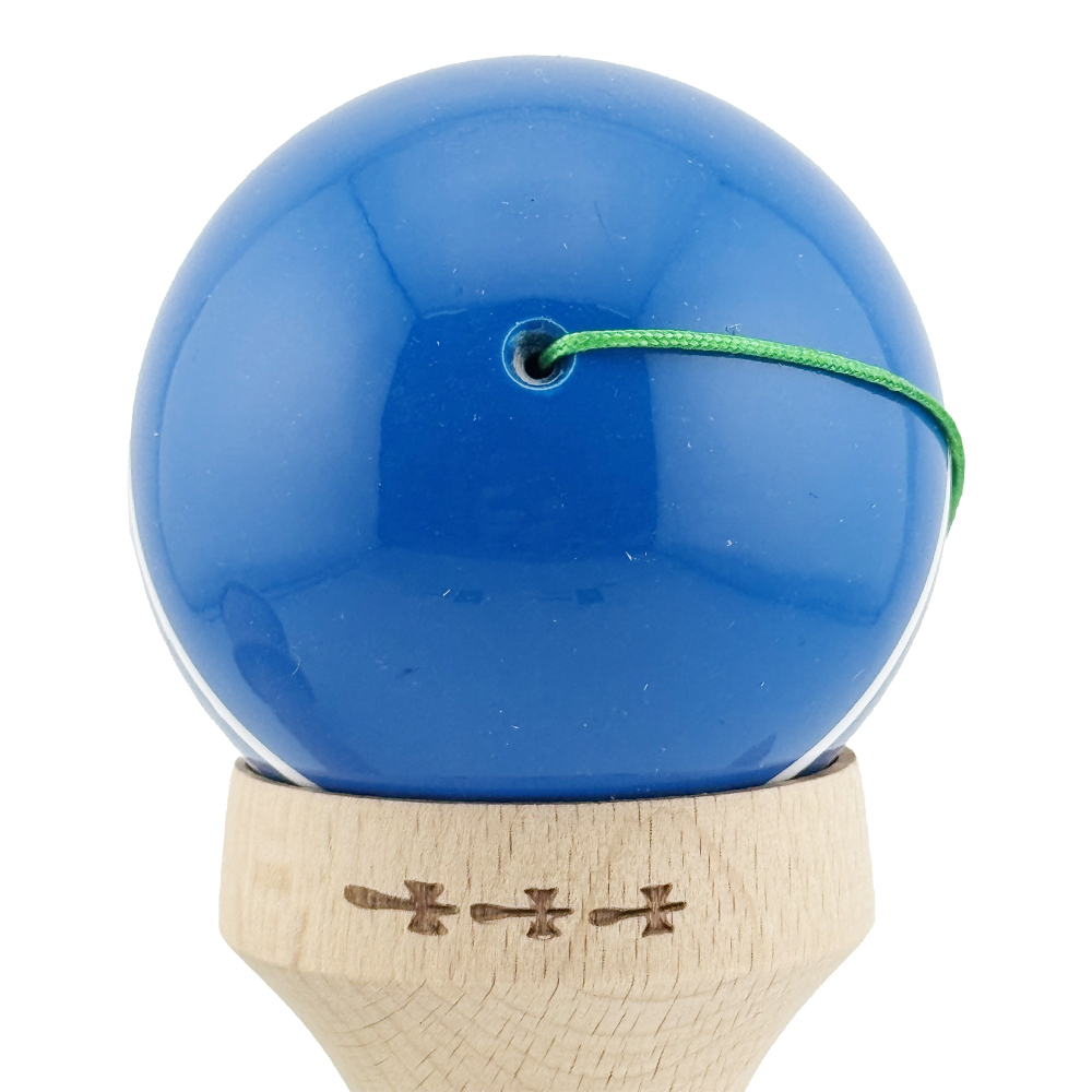 Kendama X Originala, Profesionala, Super Sticky cu Cupe Mari KING SIZE V3, Gaura in Baza, Rulment Metalic, din lemn 18 cm, Ata 62/65 cm, Special Albastru/Alb [10]