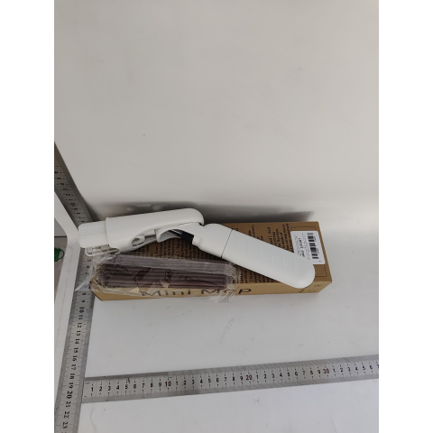 Mop Plat cu Pulverizare, Recipient pentru Solutie de Suprafete, Geamuri, Interior Auto, Maner Scurt, Usor de Utilizat, Sistem de Stoarcere, 15.5 x 15.5 x 12.5 cm, Alb [1]