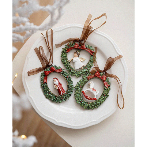 Decoratiune de Craciun, pentru Brad, Model Ghirlanda cu Mos Craciun, 8 x 6.5 cm, din Rasina, Multicolor [3]