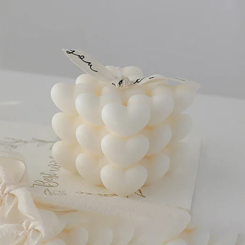 Lumanari - Lumanare Parfumata Decorativa, Model Abstract Cub din Inimioare, Lumanare pentru Diferite Ocazii, 6 x 5.5 cm, Aroma de Frezie, Alb