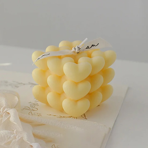 Lumanari - Lumanare Parfumata Decorativa, Model Abstract Cub din Inimioare, Lumanare pentru Diferite Ocazii, 6 x 5.5 cm, Aroma de Musetel, Galben