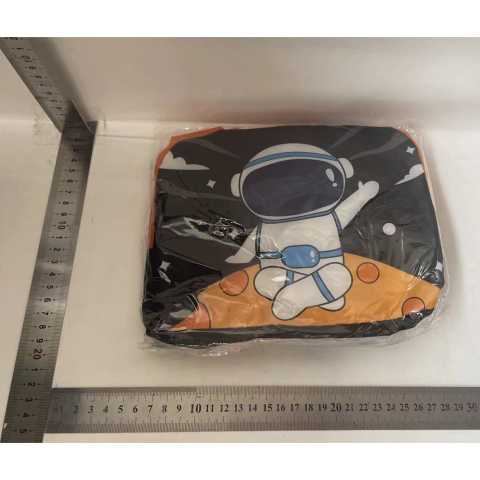 Geanta Termoizolanta pentru Copii, 23x13x19 cm, Model Imprimeu Astronaut, din Folie de Aluminiu si Panza Oxford, Negru/Portocaliu [1]