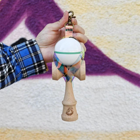 Accesorii Kendama - Husa pentru Kendama, Husa de Depozitare pentru Kendama, din PVC rezistent, Catarama cu Agatare pentru Transportare, Forma Breloc 8, 12 x 6 cm, Magic Multicolor