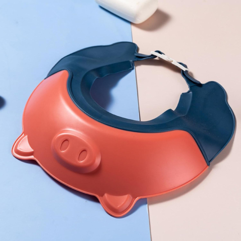 Viziera de Protectie Baie Pentru Copii, Fippy, Model Purcelus, Dimensiune ajustabila, Durabil, Usor de curatat, Impotriva Samponului, pentru Ochi si Urechi, TPE+PP, 23x23 cm, Rosu [1]