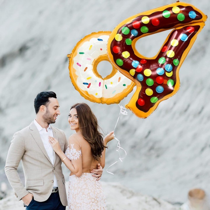 Balon din Folie Metalizata Figurina Cifra, Imprimeu Gogosi, Tema Aniversare 100 cm, Ambalaj Individual, Pai inclus, Umflare cu Aer sau Heliu, Multicolor, Cifra 4 [1]