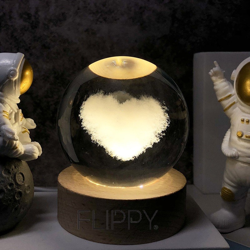 Lampa LED Decorativa, Bila de Cristal cu Diametru 6cm, Model Inima 3D, Alimentare USB, Suport din Lemn, Lumina Alb Cald [2]