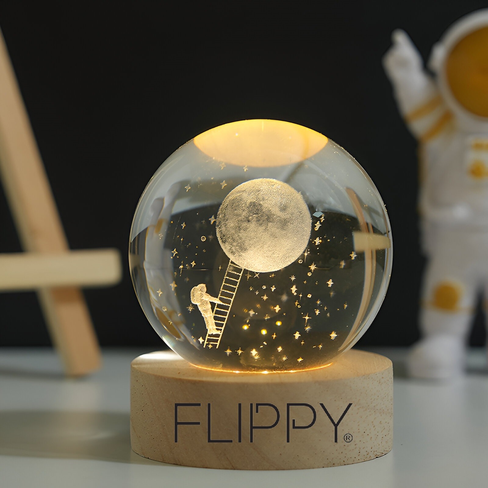 Lampa LED Decorativa, cu Bila de Cristal cu Diametru 6cm, Model Astronaut pe Scara catre Luna 3D, Alimentare USB, Suport din Lemn, Lumina Alb Cald [5]