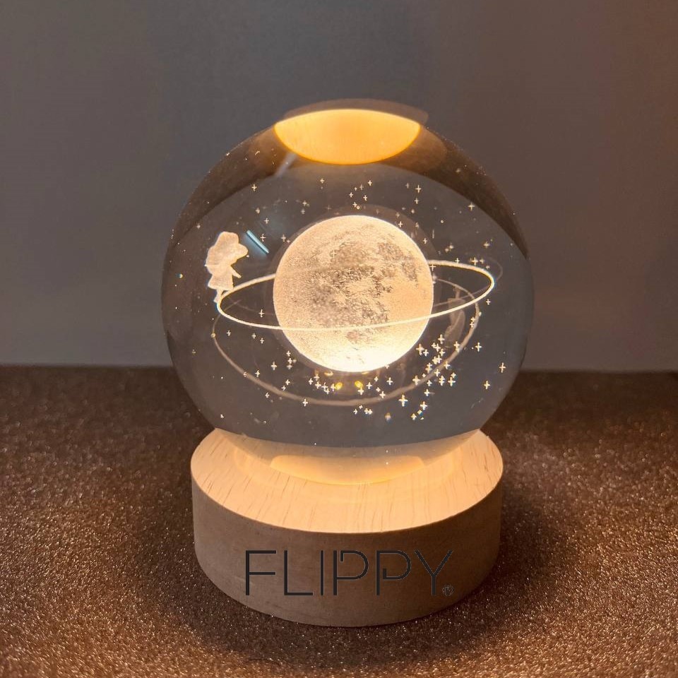 Lampa LED Decorativa, cu Bila de Cristal cu Diametru 6cm, Model Cer Instelat 3D, Alimentare USB, Suport din Lemn, Lumina Alb Cald [1]