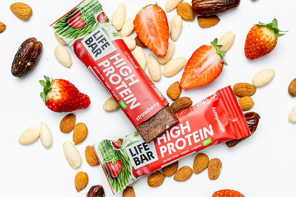 Baton proteic cu căpșuni bio 40g Lifebar [3]