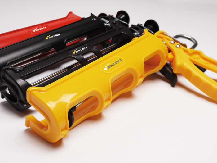 Pistol profesional pentru aplicare silicon, ancora chimica, mecanica si structura de metal. Suporta presiune de pana la 328 kg [2]