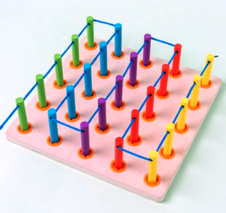 Joc Montessori Threading Board – Placă Lemn cu Stâlpi și Modele [1]