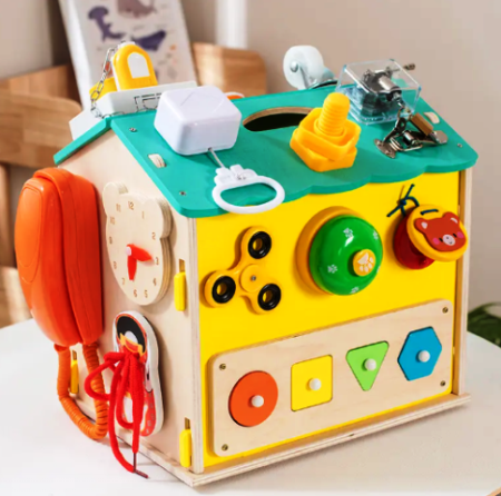 Căsuță Montessori din Lemn – Busy Board 3D Interactiv 35×27×31 cm [1]