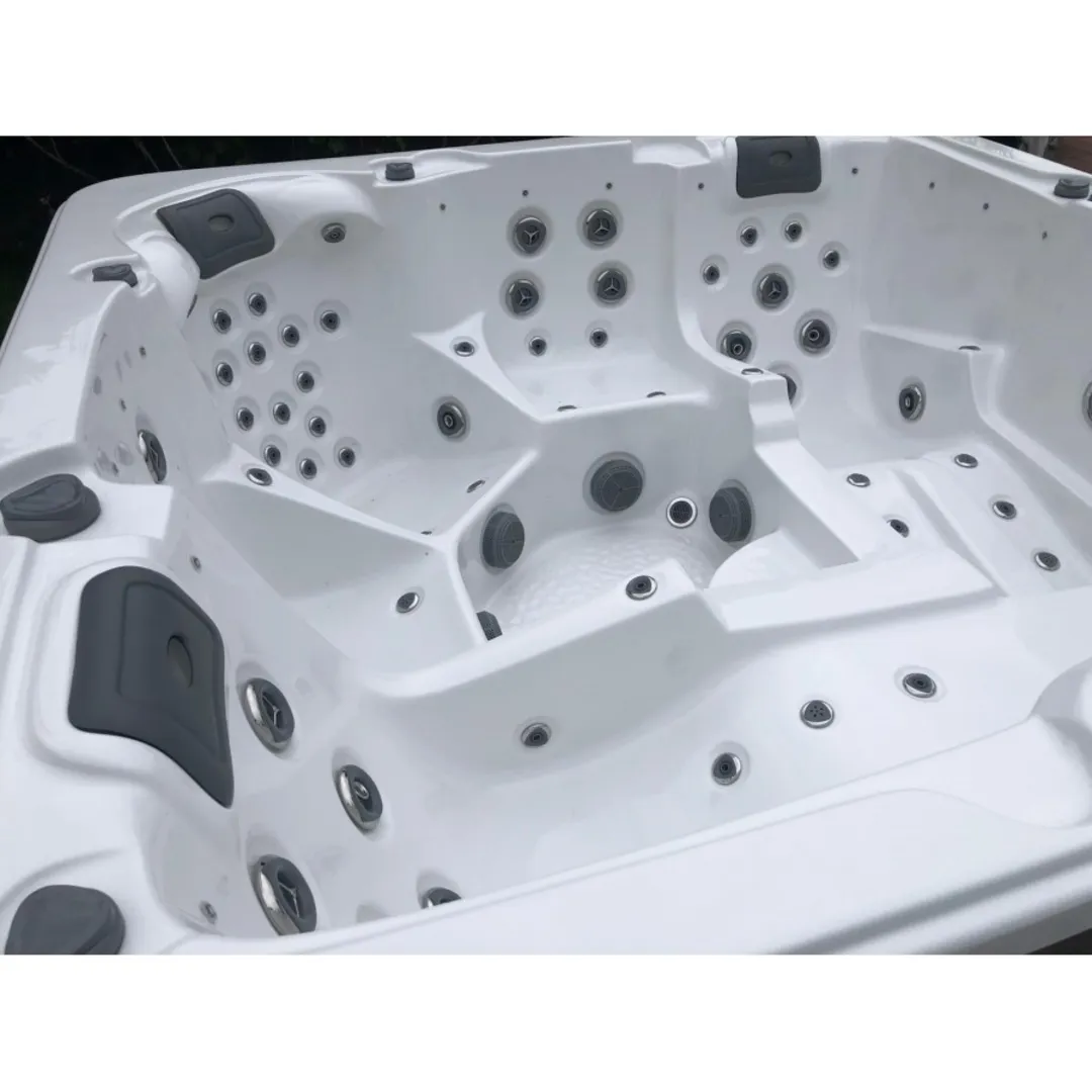 Jacuzzi exterior 313A Gecko, alb, 5 persoane, acril antibacterian, mască gri [19]