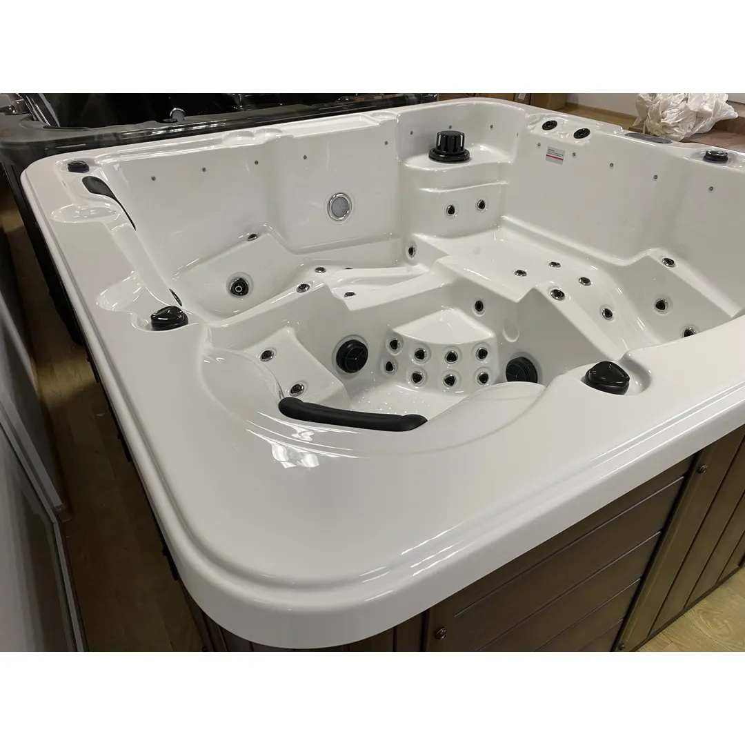 Jacuzzi exterior 313A Gecko, Alb, 5 persoane, acril antibacterian, masca maro [2]