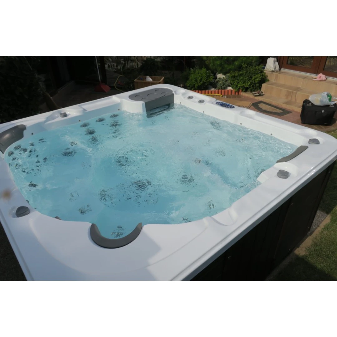 Jacuzzi exterior 319A Gecko, Alb, 6 persoane, acril antibacterian, mască maro [12]