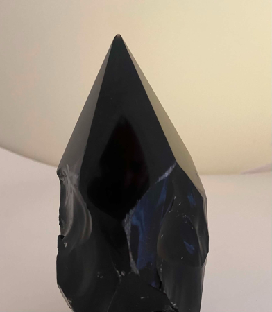 Minerale, Fosile, Podoabe - Obsidian Brut cu Vârf Șlefuit în 6 Fețe – Mexic, 20x6x6 cm