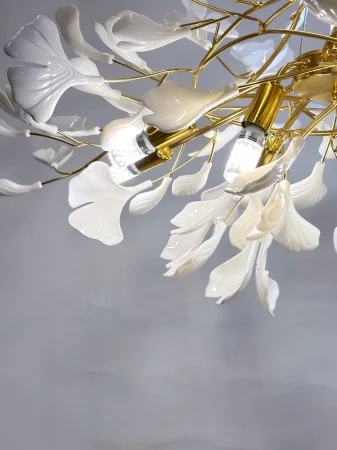 Lustră modernă 9080 – design contemporan în finisaj auriu/alb, ideală pentru interioare elegante [2]